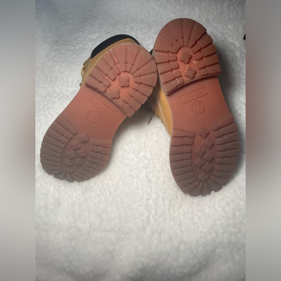 ***Used*** Boys Size 6 Timberland Boots - Picture 9 of 14